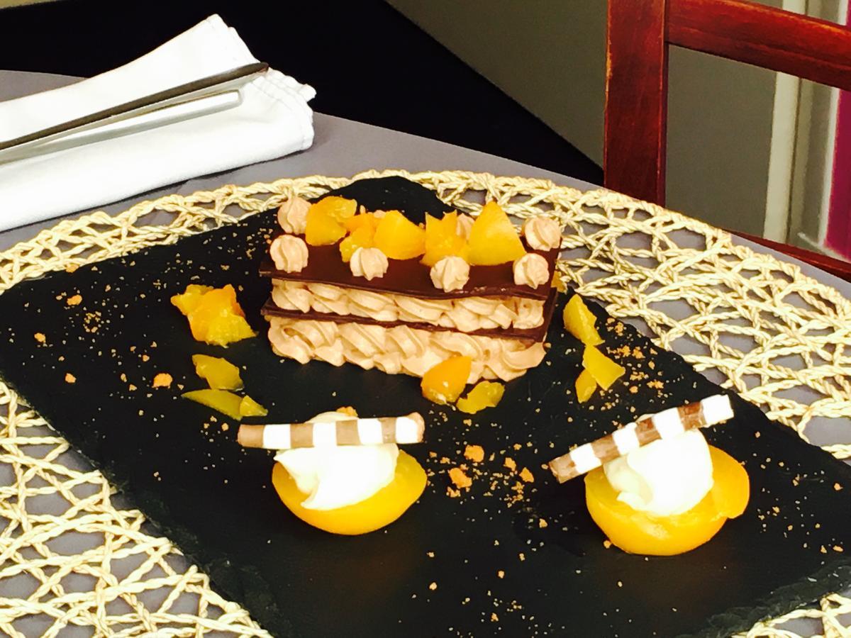 Hotel Restaurant Le Cheval Blanc Argentré-du-Plessis Buitenkant foto